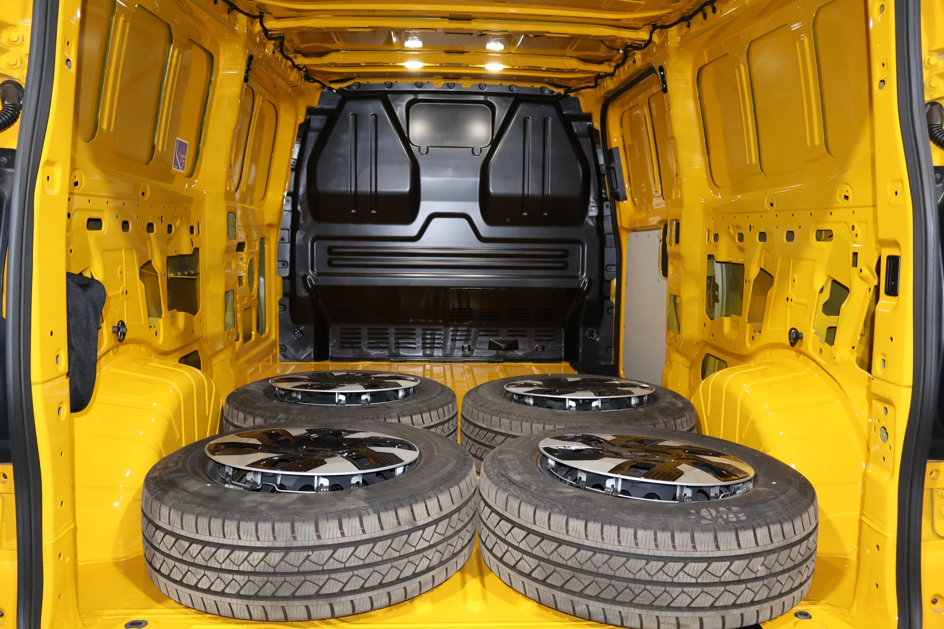 Hoofdafbeelding Ford E-Transit Custom