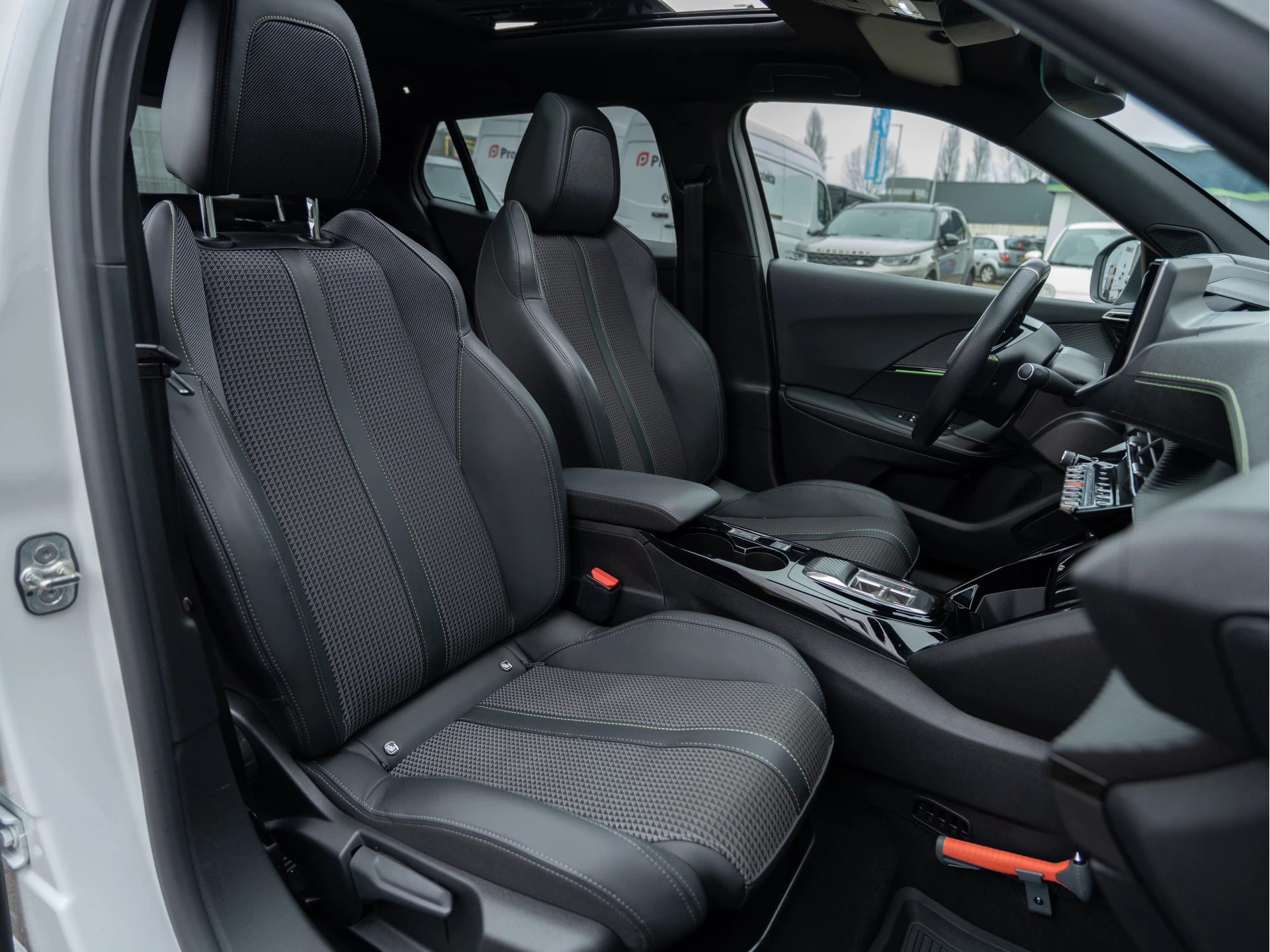 Hoofdafbeelding Peugeot e-2008