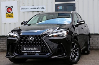 Lexus NX 350h*Fabrieksgarantie t/m02-2034!*Perfect Onderh.*BTW*ACC/Leder/Stoelverw./Stuurverw./Camera/Dodehoek/Rijstrook/Elek. Klep/LED/DAB/Standkachel/Parkeersens.V+A/18 inch LM*