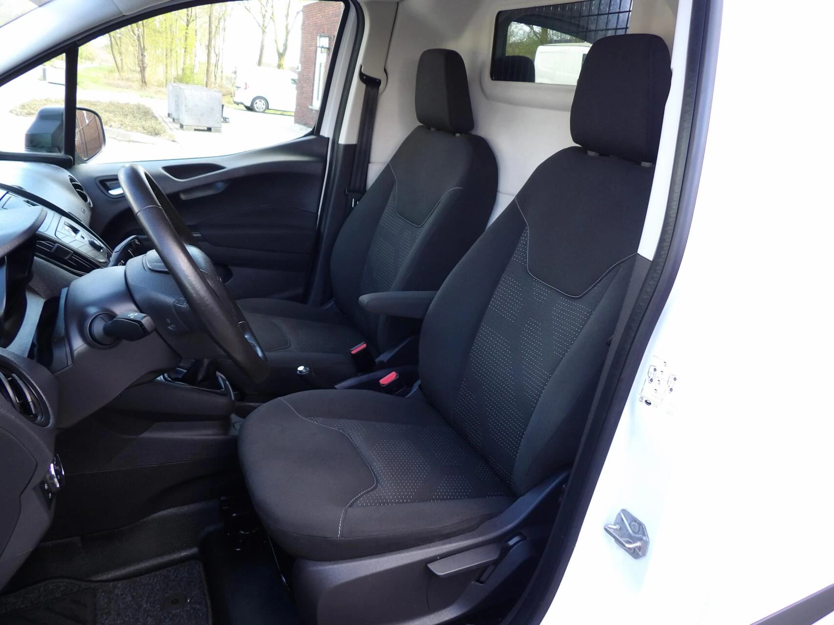Hoofdafbeelding Ford Transit Courier