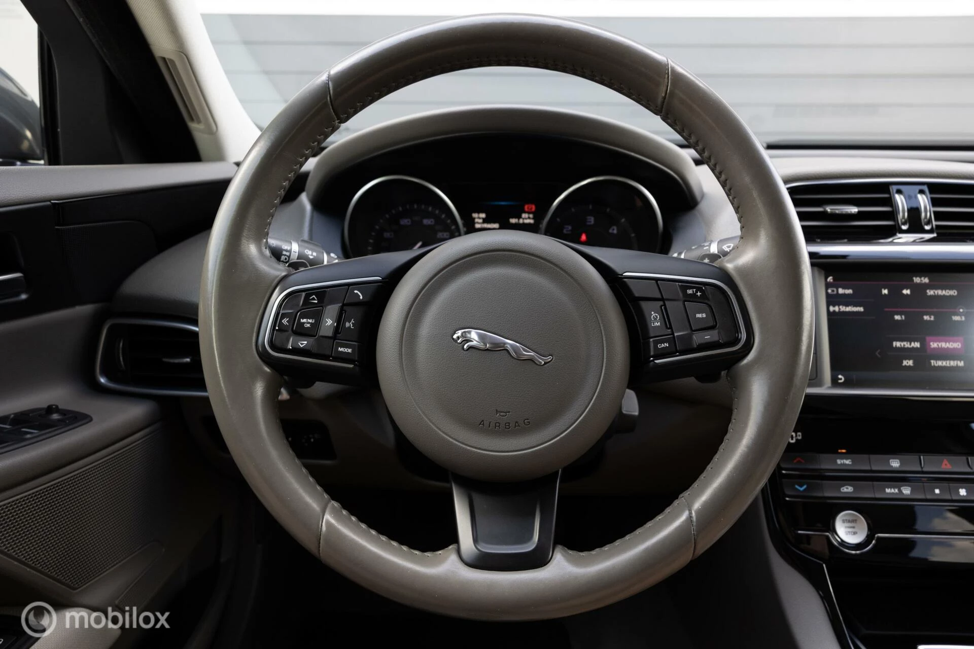 Hoofdafbeelding Jaguar XE