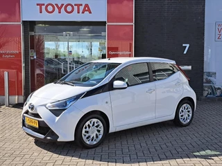 Toyota Aygo X-PLAY CAMERA AIRCO APPLE/ANDROID AUDIO-STUURWIELBEDIENING LED-DAGRIJVERL.