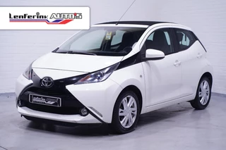 Toyota Aygo 1.0 VVT-i x-wave Panodak Camera Airco Navigatie Sportvelgen NAP