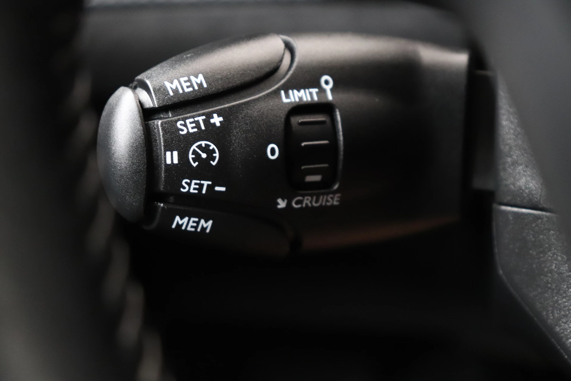 Hoofdafbeelding Peugeot e-2008