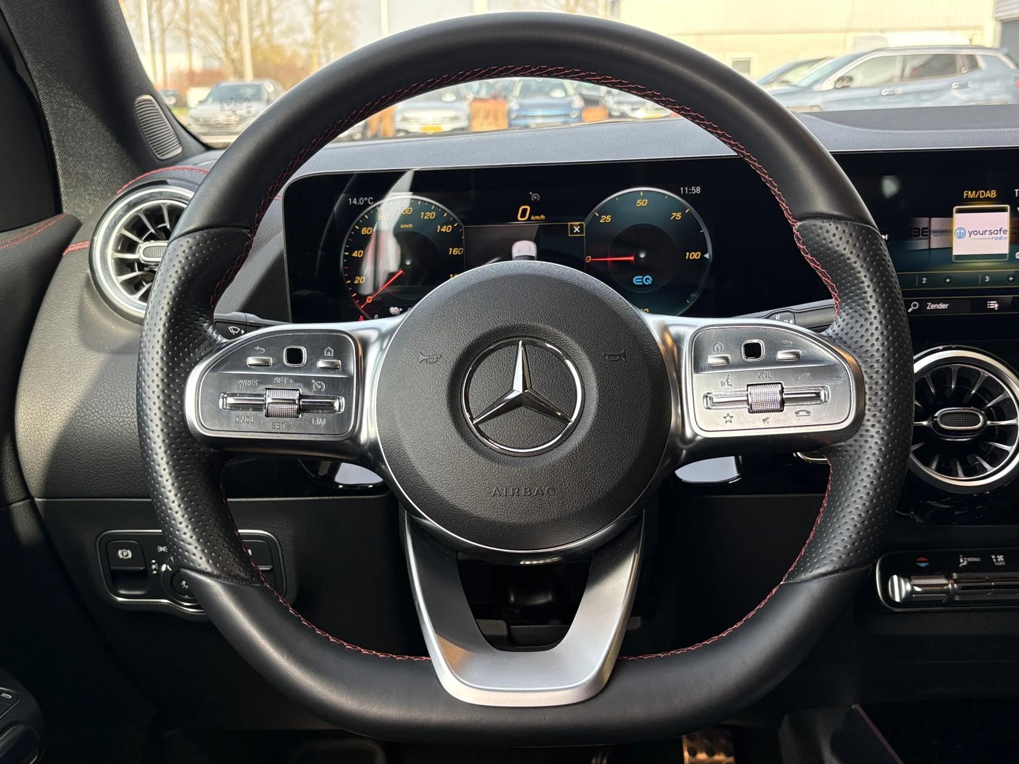 Hoofdafbeelding Mercedes-Benz EQA