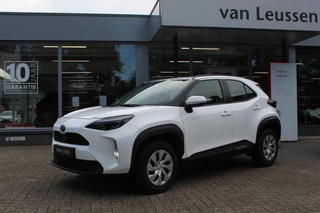 Hoofdafbeelding Toyota Yaris Cross Toyota Yaris Cross 1.5 Hybrid 115 PAS.STOEL IN HOOGTE VERSTELBAAR ALL SEASONS STOELVERW. AD-CRUISE APPLE/ANDROID CAMERA