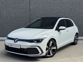 Volkswagen Golf 1.4 eHybrid GTE | Pano | Head-up | IQ light | Dodehoek assist | ACC | Sfeerverlichting | Lane assist | Carplay |