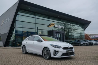 Kia ProCeed 1.4 T-GDI 140pk DCT7 GT-PlusLine Panoramadak Stoelverwarming voor+achter Stuurwielverwarming Navigatie Camera Elektrische klep