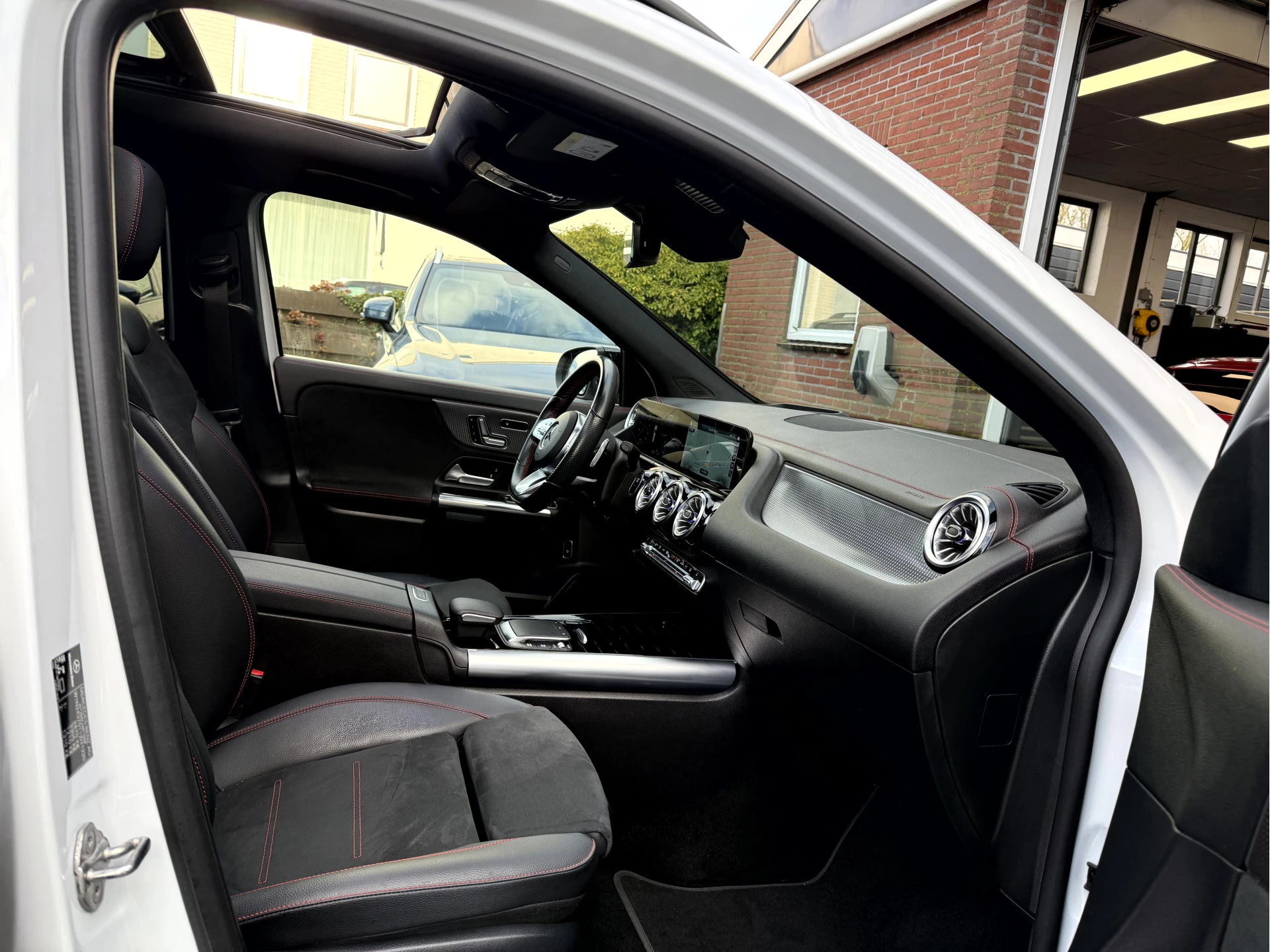 Hoofdafbeelding Mercedes-Benz EQA