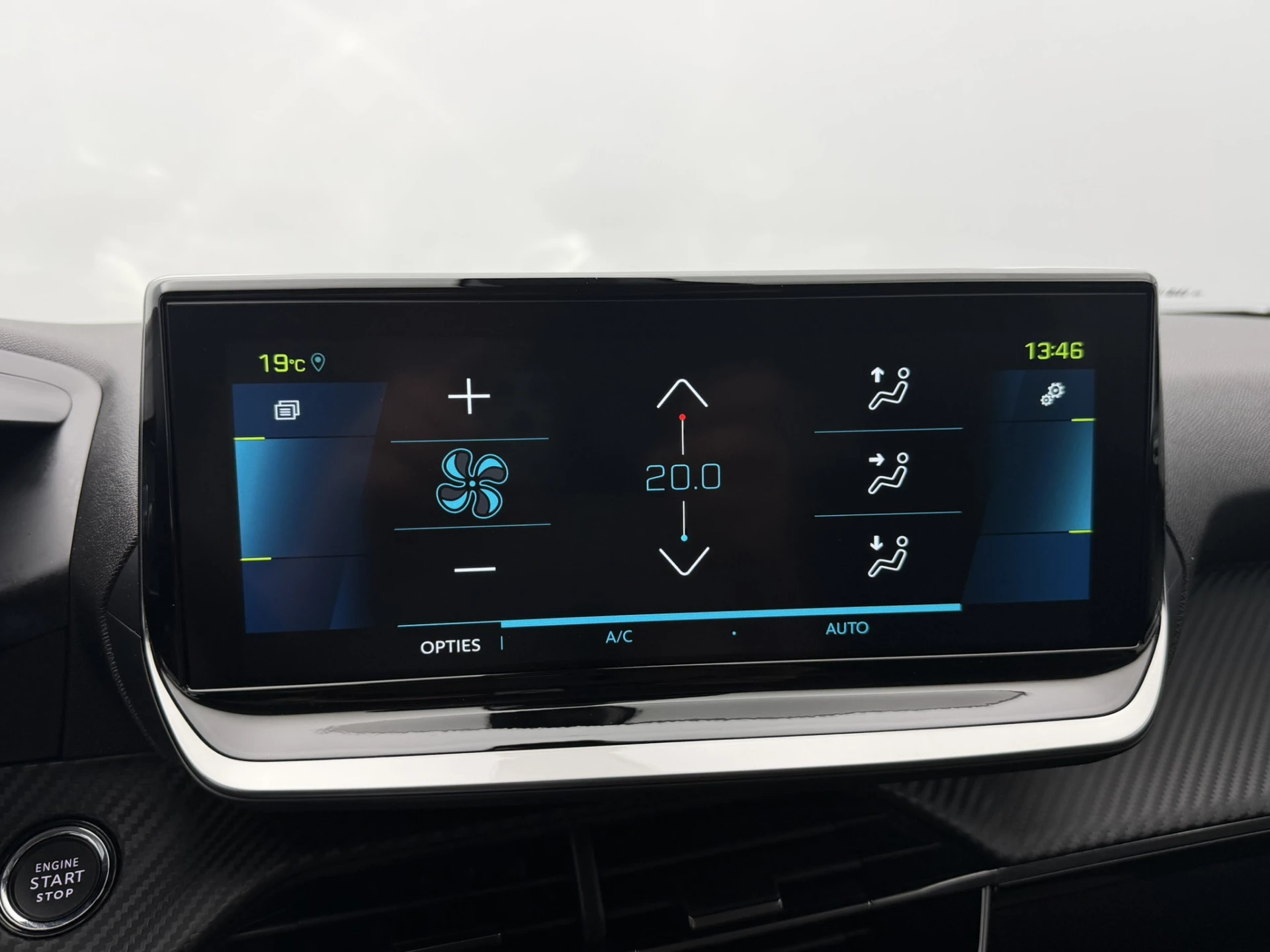 Hoofdafbeelding Peugeot e-2008