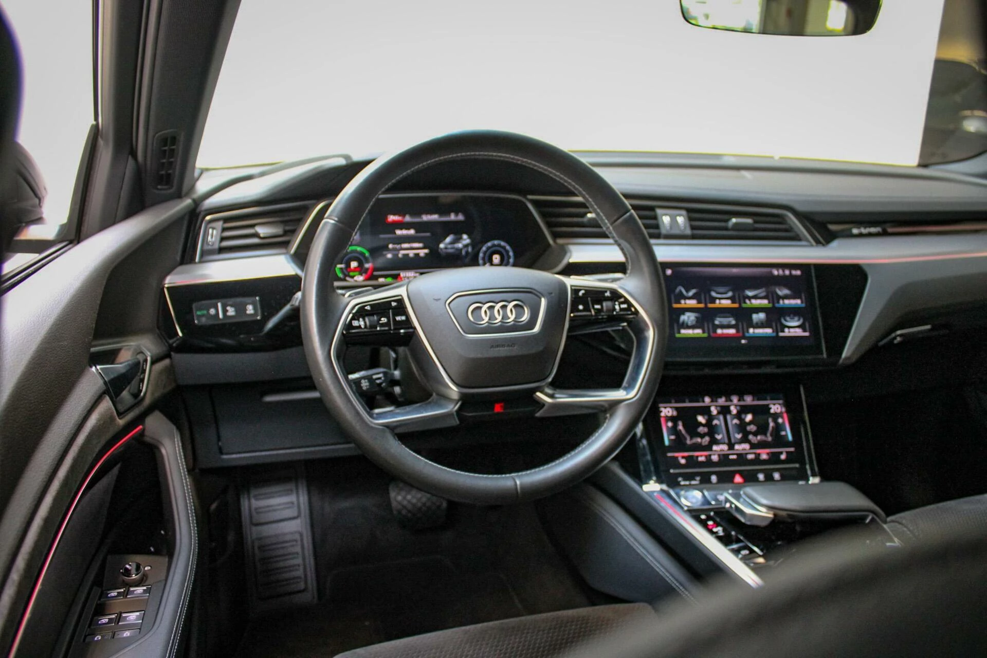 Hoofdafbeelding Audi e-tron