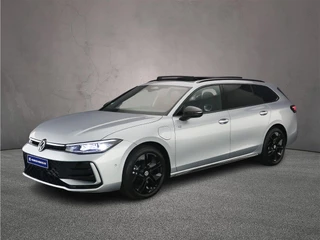 Volkswagen Passat Variant R-Line Edition 1.5 TSI eHybrid 272pk DSG Automaat Trekhaak, Harman Kardon audio, Panoramadak, Lederen bekleding, Black style, Adaptive cruise control