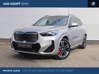 BMW iX1 eDrive20 High Executive M Sport / Panoramadak / Sportstoelen / Adaptieve LED / Comfort Access / M Adaptief onderstel / Parking Assistant Plus