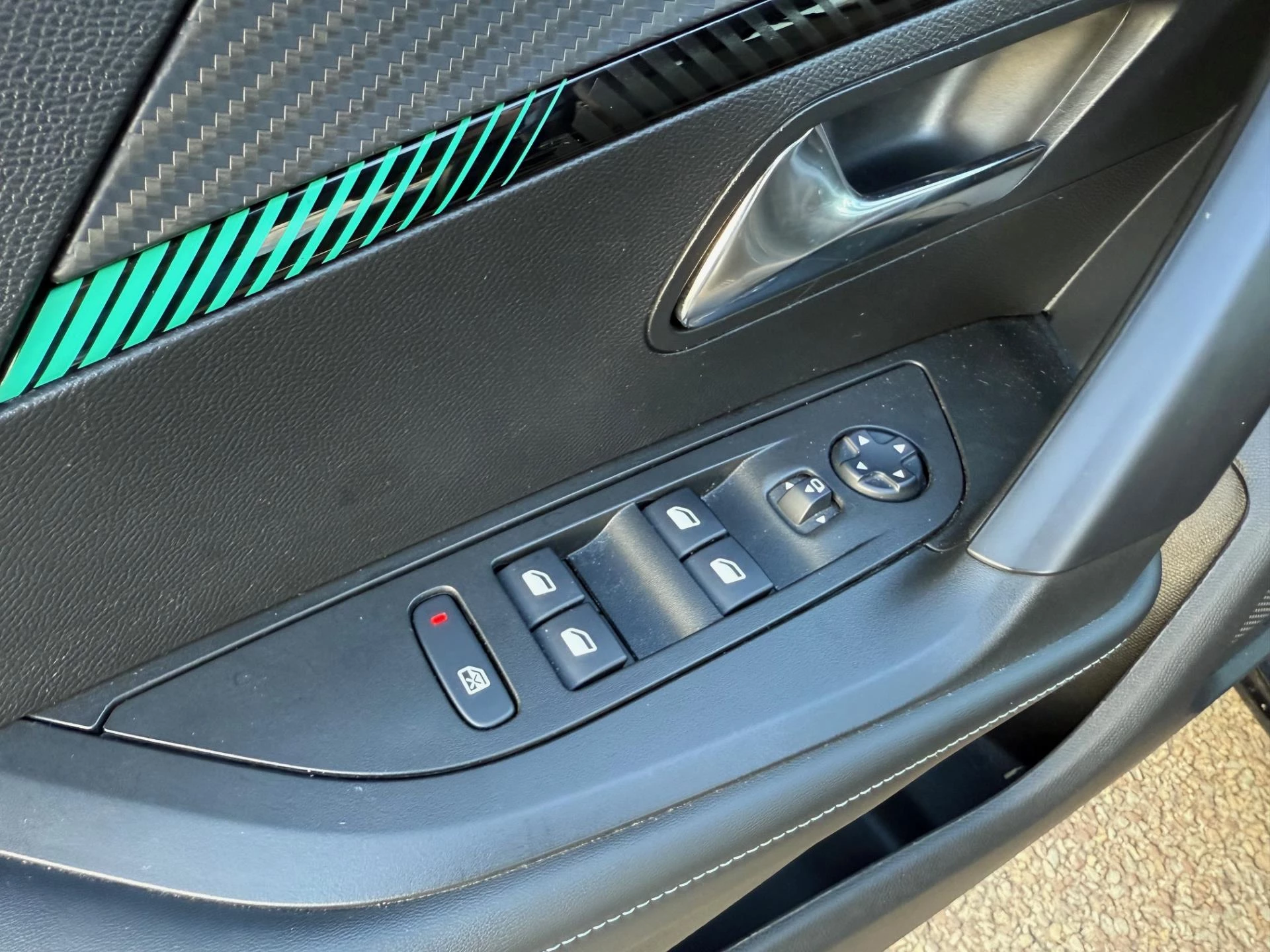 Hoofdafbeelding Peugeot e-2008