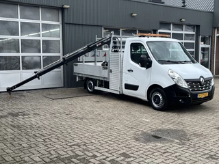 Renault Master T35 2.3 dCi L2 Energy Hiab Laadkraan T-CLX 013 Trekhaak 2500 kg Airco 2-Persoons Open laadbak Pick-up Euro 6 Verkeersbord Actiebord Pijlenbord Bakwagen P-up  1e eigenaar ex gemeente Hydraulische kraan