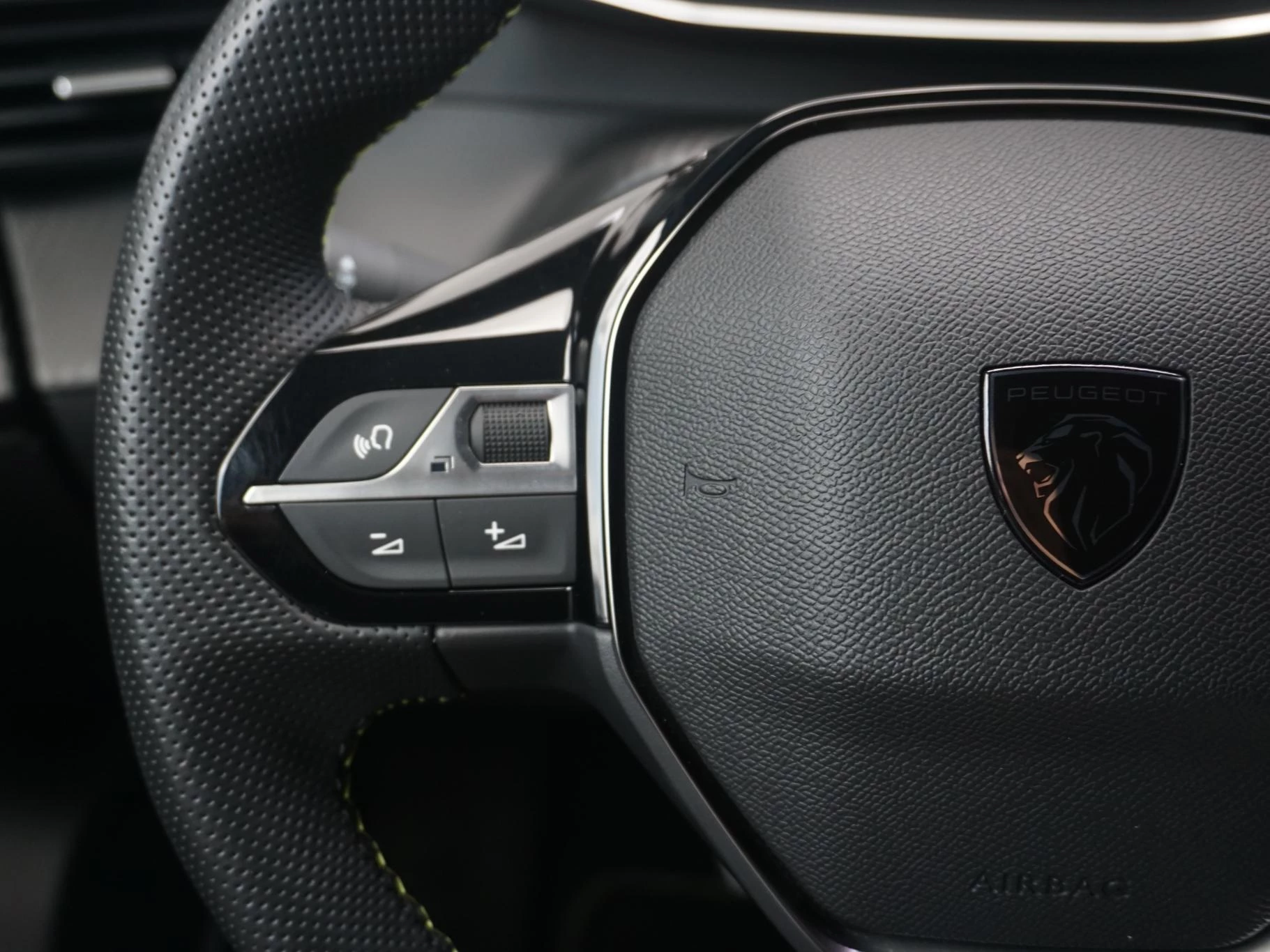 Hoofdafbeelding Peugeot e-2008