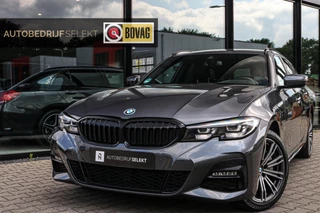 Hoofdafbeelding BMW 3 Serie BMW 3-serie Touring 330e - M-SPORT - CARPLAY - SFEERVERLICHTING