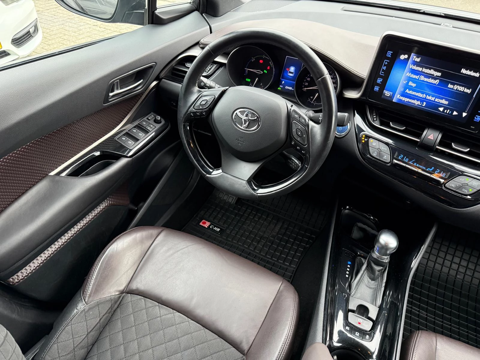 Hoofdafbeelding Toyota C-HR