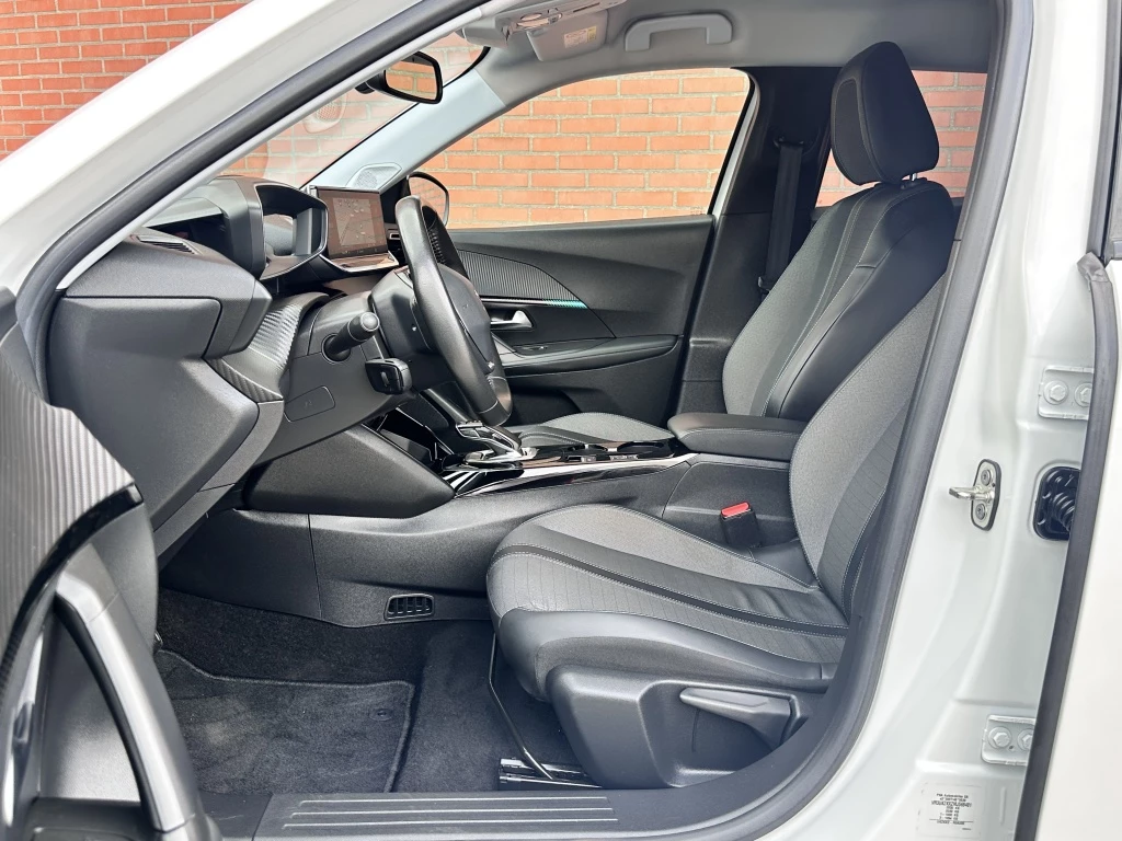 Hoofdafbeelding Peugeot e-2008