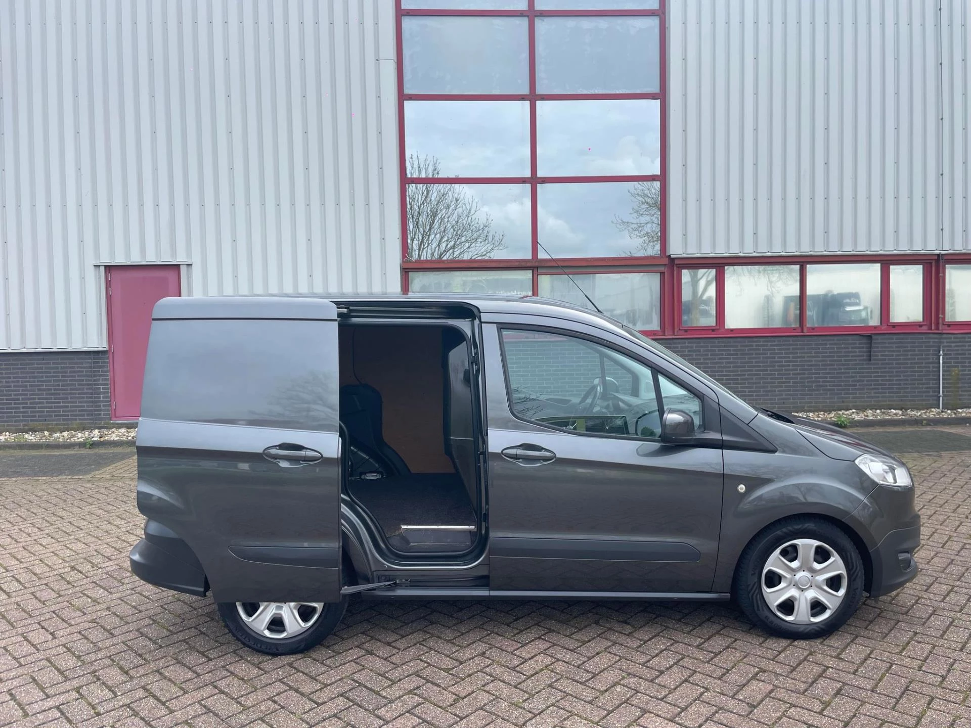Hoofdafbeelding Ford Transit Courier