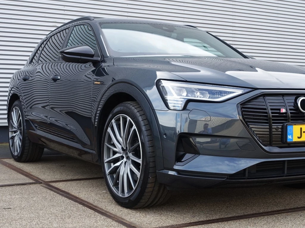 Hoofdafbeelding Audi e-tron