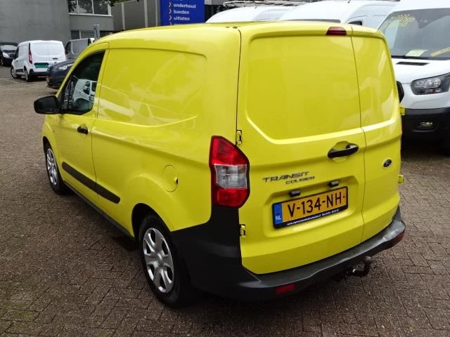 Hoofdafbeelding Ford Transit Courier