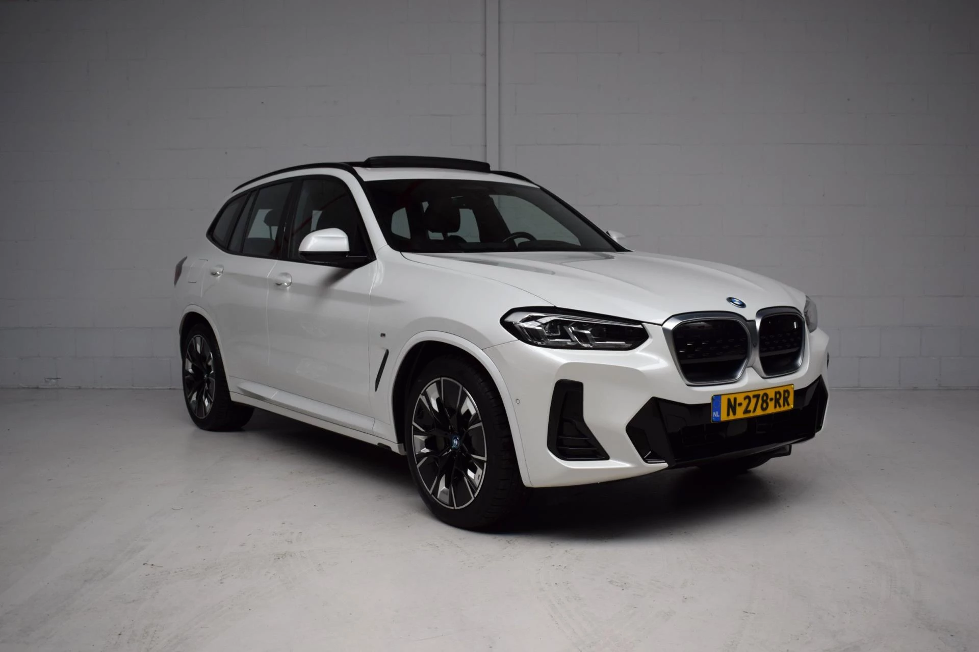 Hoofdafbeelding BMW iX3