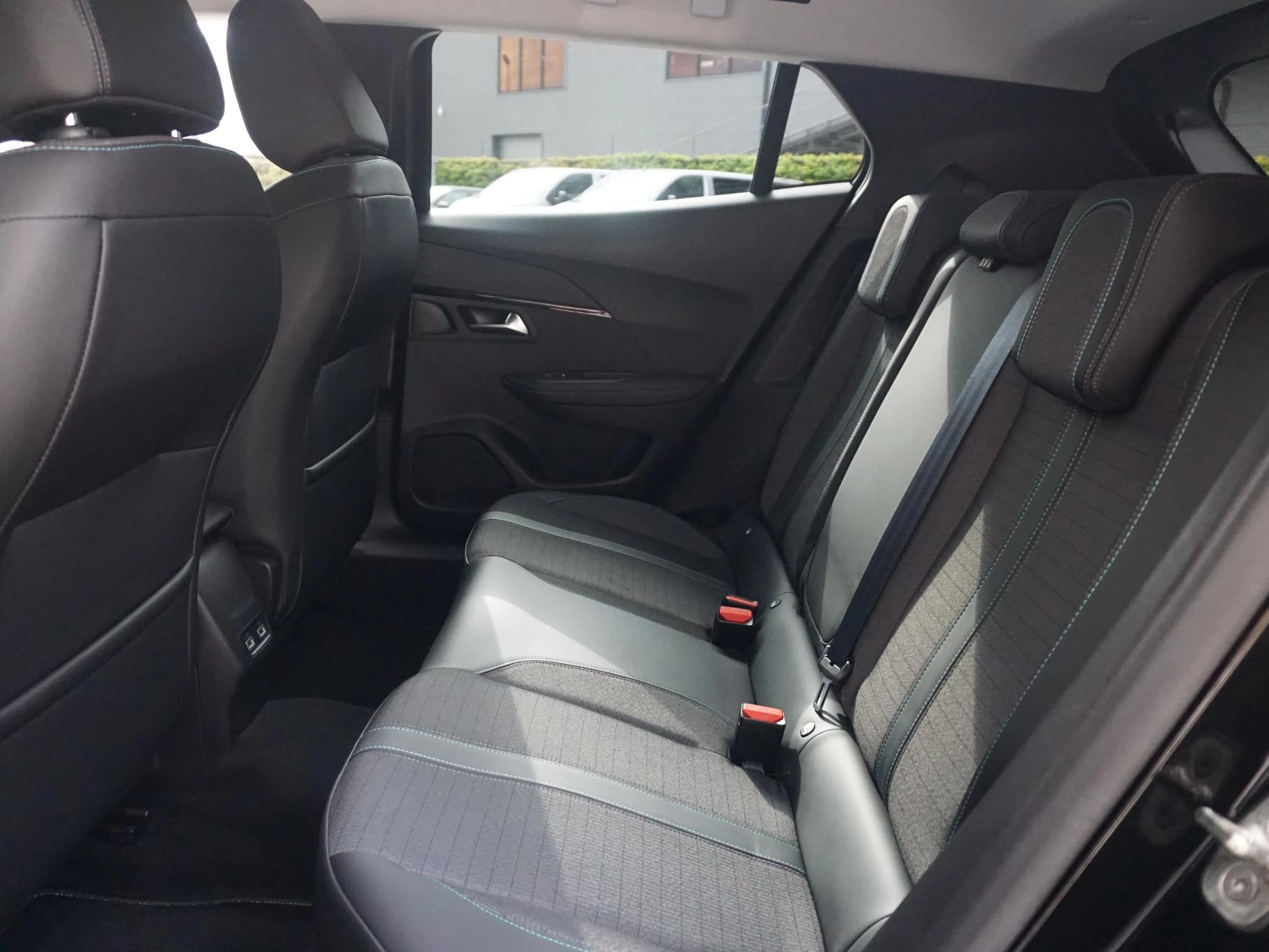 Hoofdafbeelding Peugeot e-2008