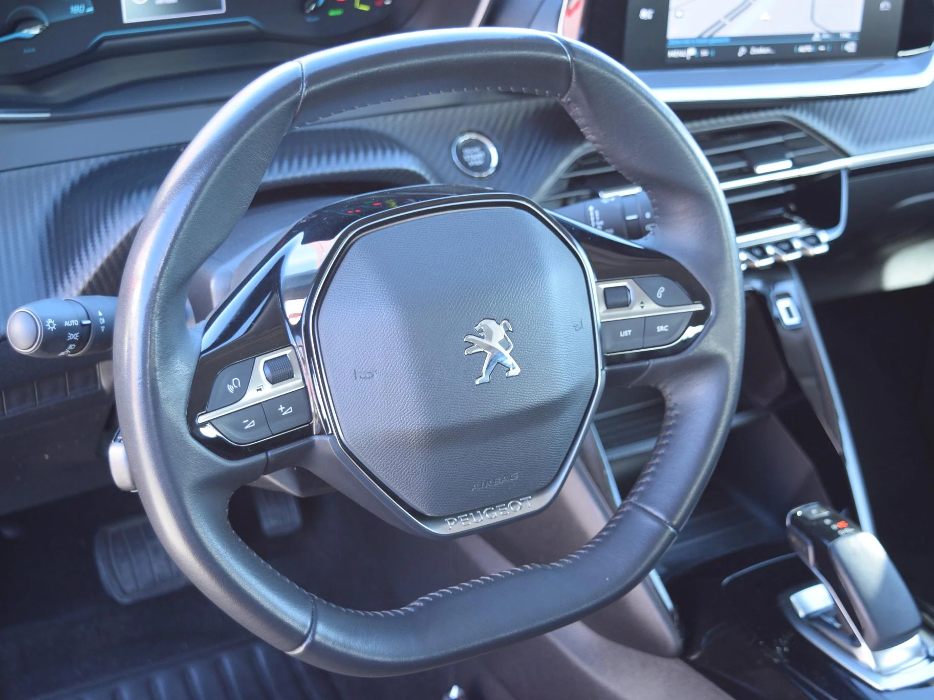 Hoofdafbeelding Peugeot e-2008