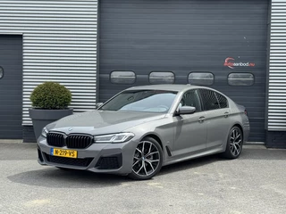 BMW 5-serie 520i High Executive M pakket | Camera | 19 Inch Lichtmetalen Velgen | Navigatie | Stoelverwarming