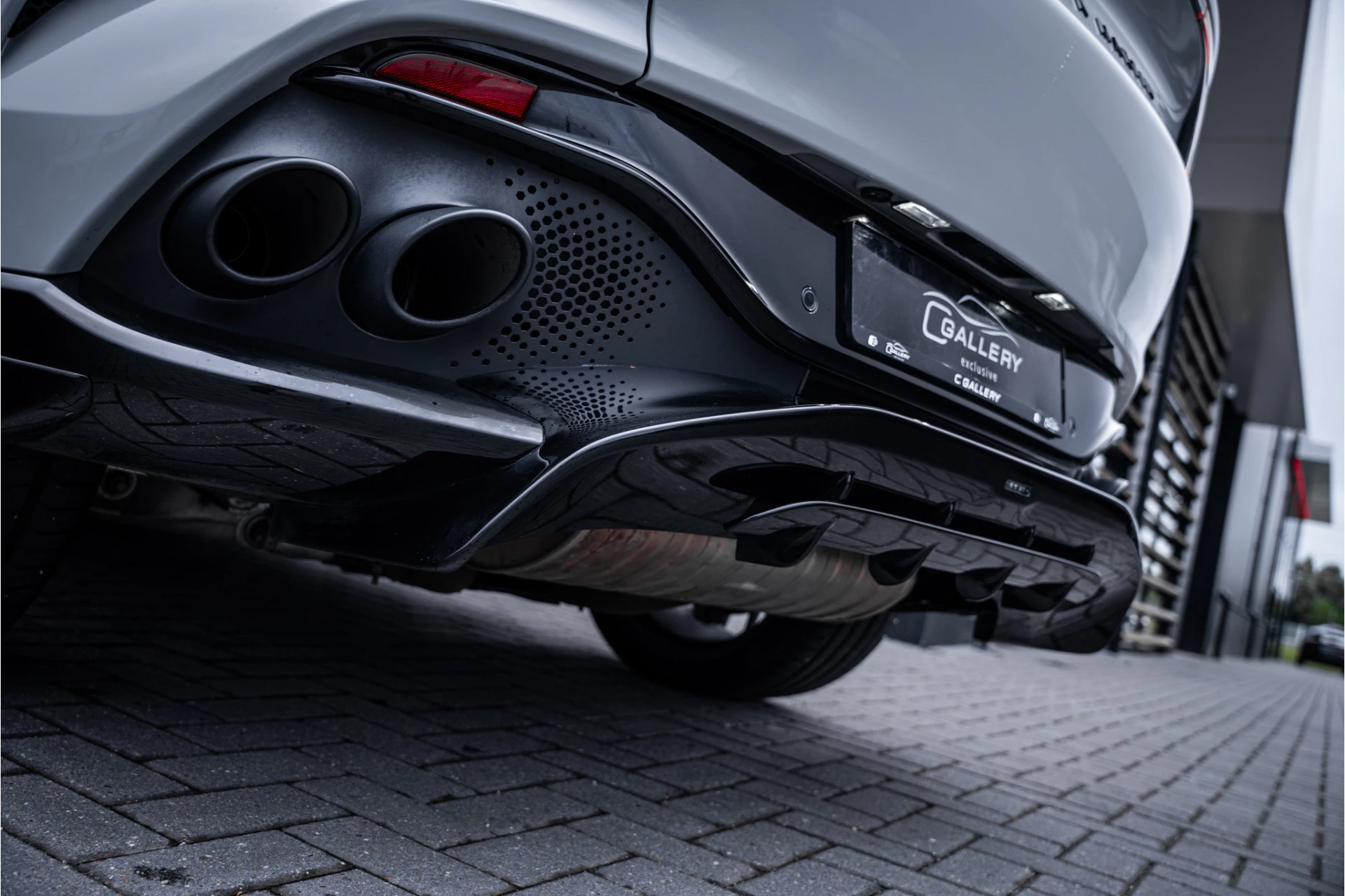 Hoofdafbeelding Aston Martin DBX