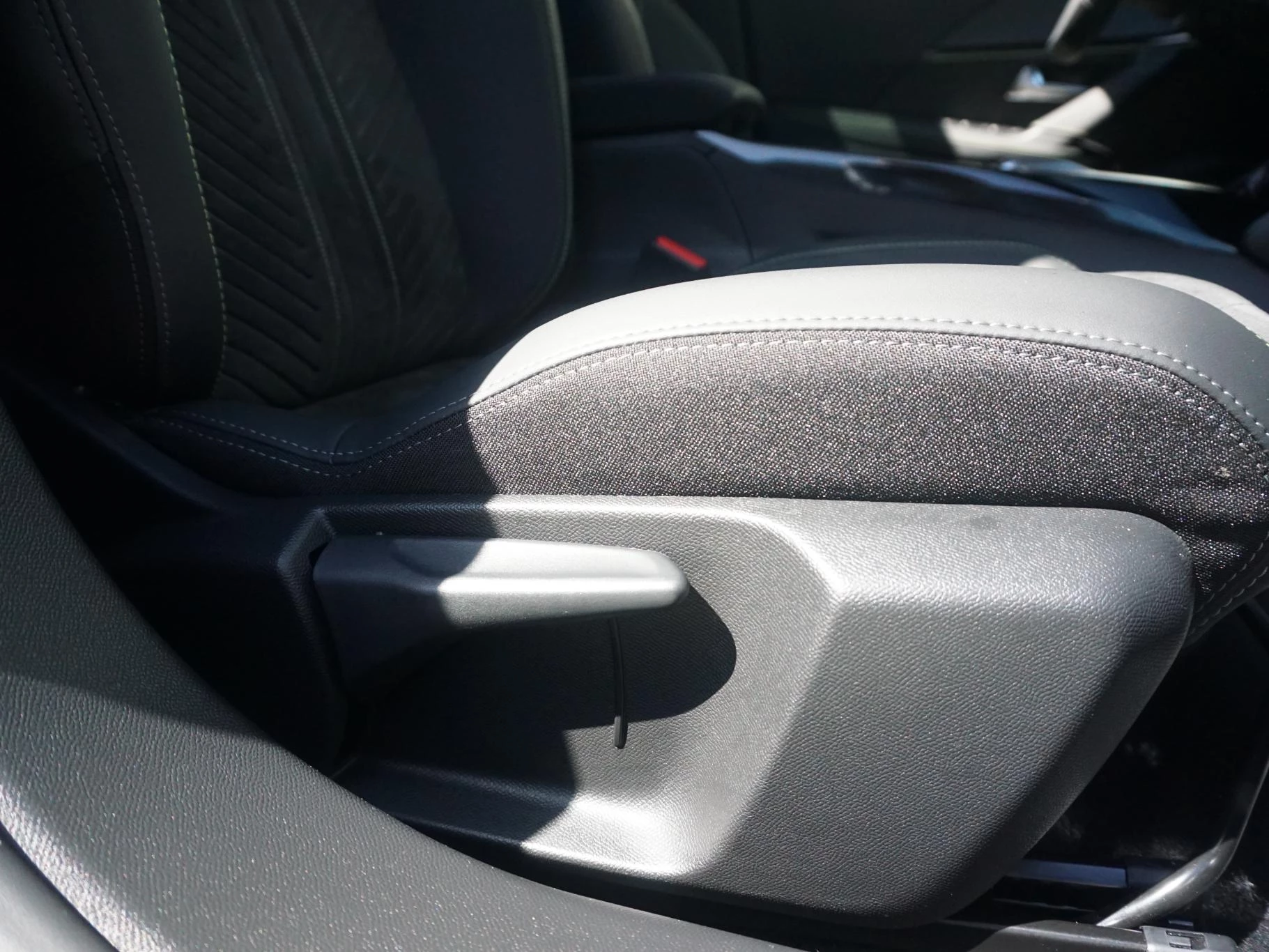 Hoofdafbeelding Peugeot e-2008