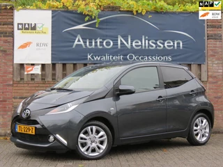 Hoofdafbeelding Toyota Aygo Toyota Aygo 1.0 VVT-i x-joy | HALF LEDER | GROOT SCHERM NAVI | CAMERA | LICHTMETALEN VELGEN | CLIMA-AIRCO | DEALER ONDERHOUDEN |