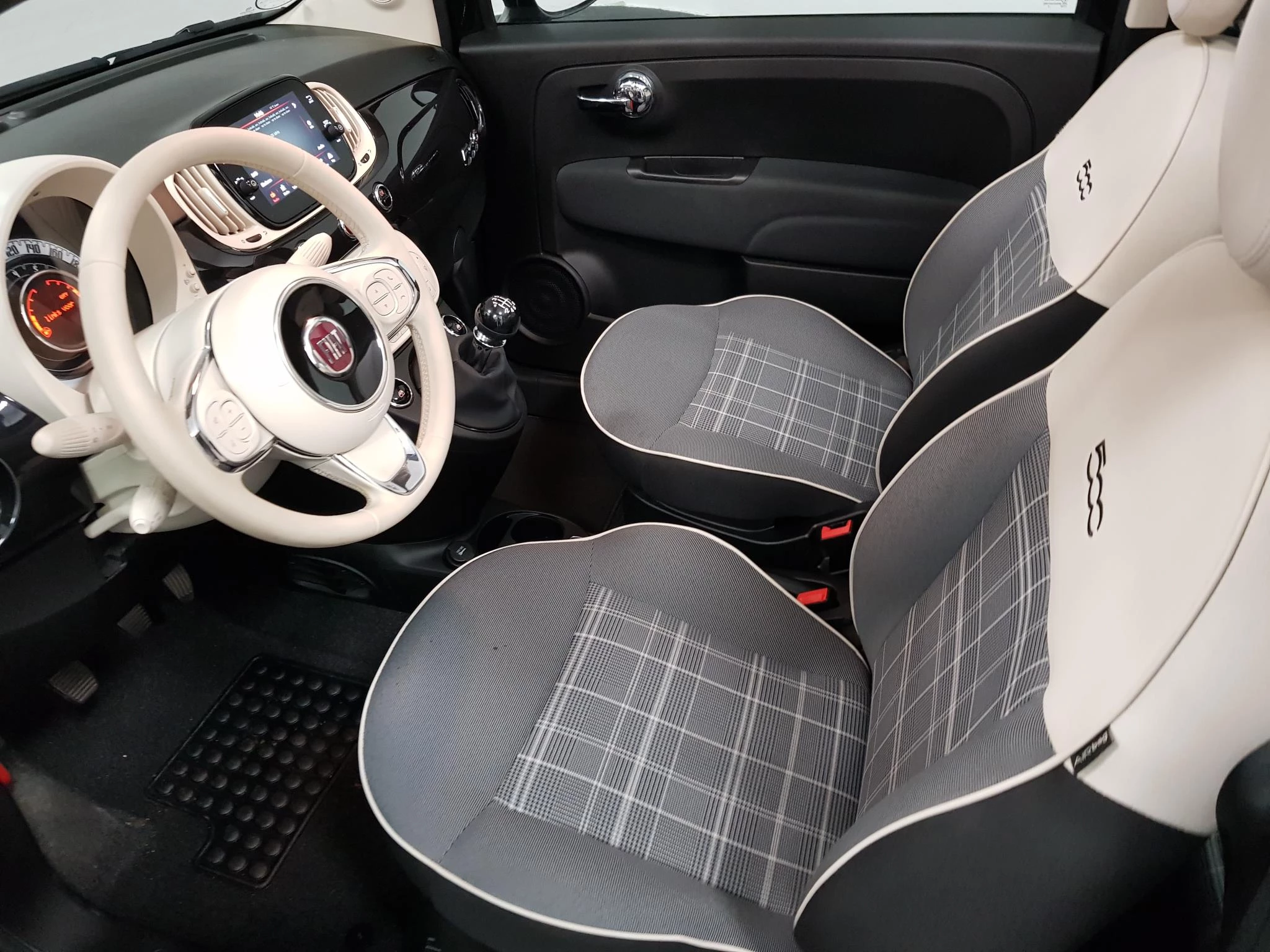 Hoofdafbeelding Fiat 500C