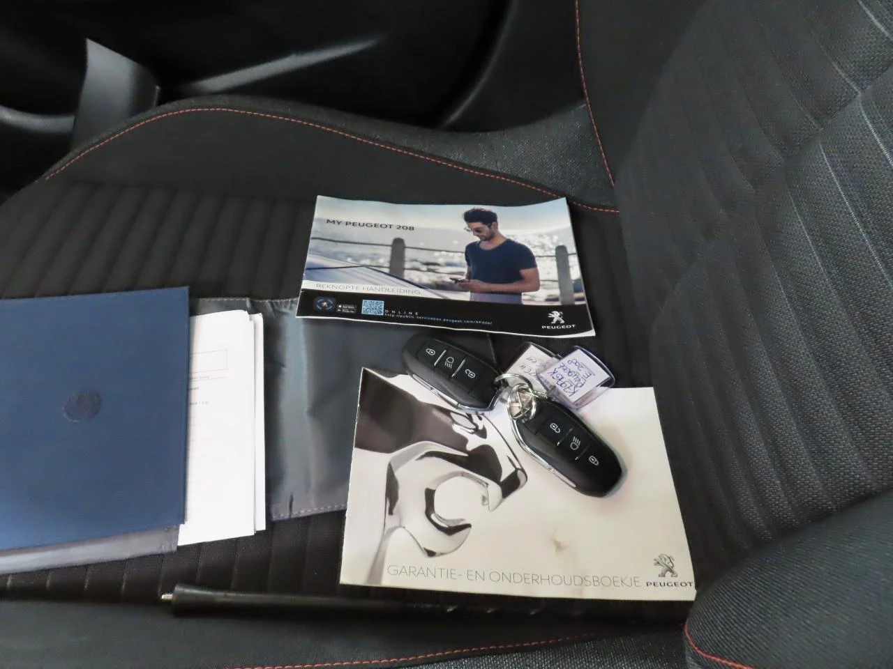 Hoofdafbeelding Peugeot e-208