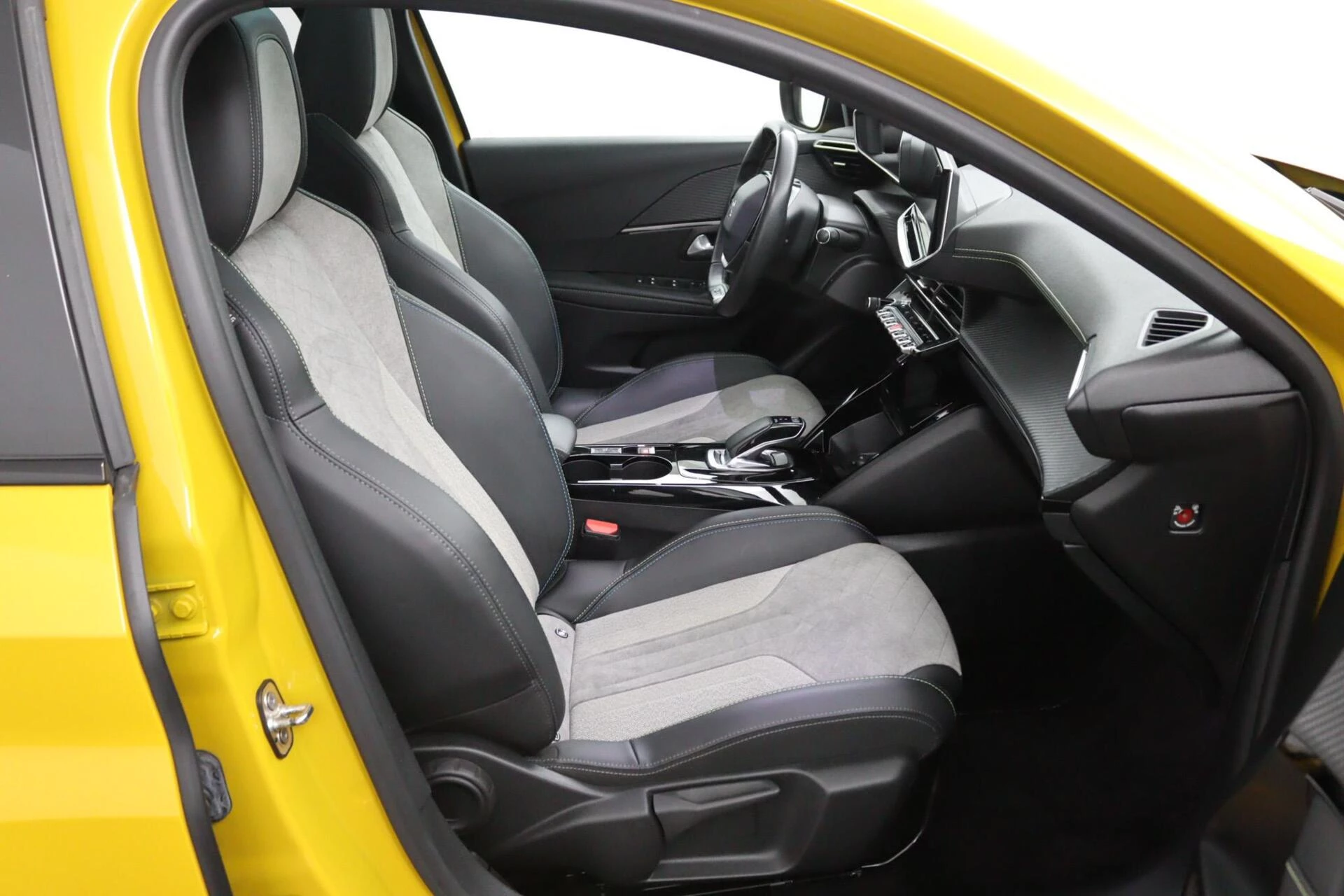 Hoofdafbeelding Peugeot e-208