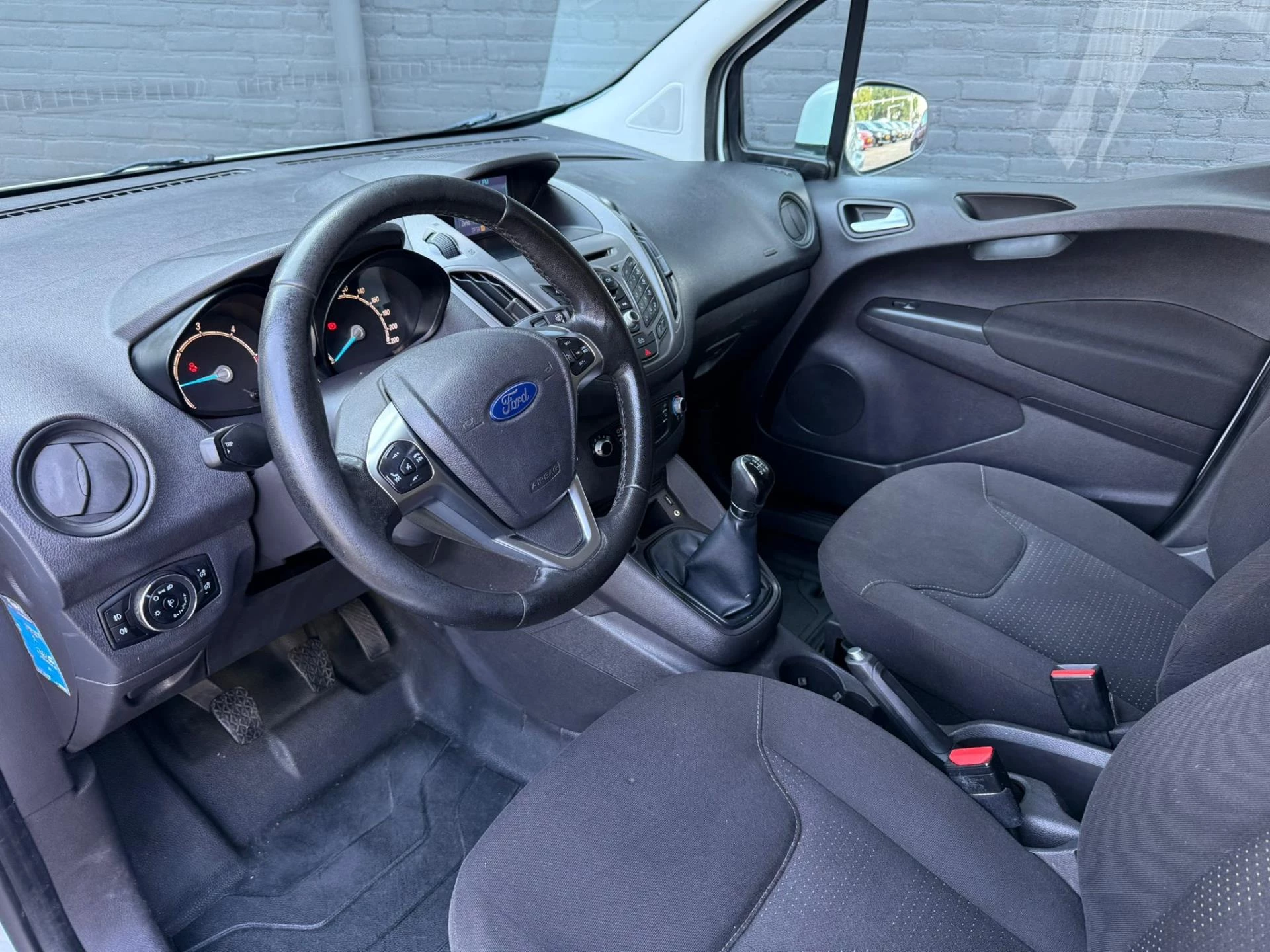 Hoofdafbeelding Ford Transit Courier