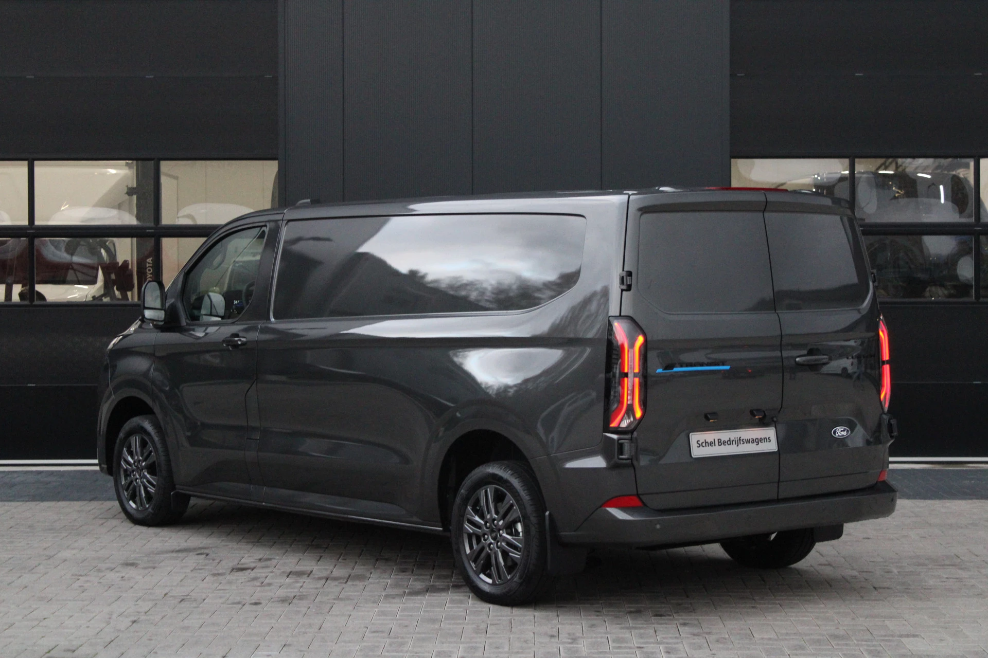 Hoofdafbeelding Ford E-Transit Custom