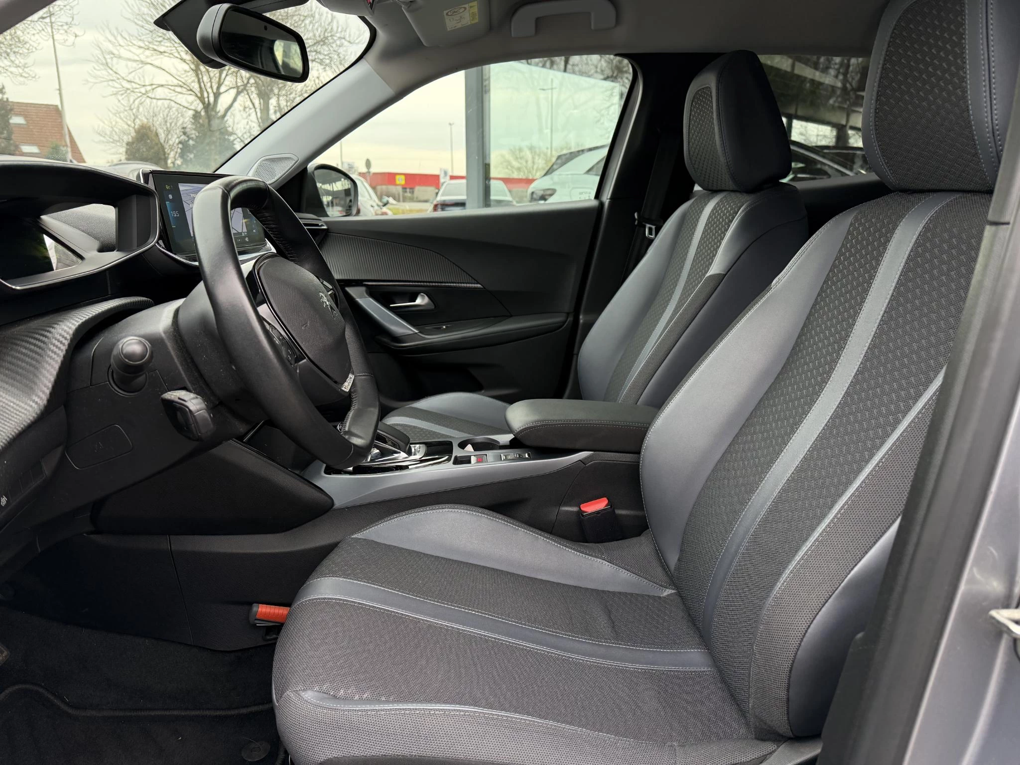 Hoofdafbeelding Peugeot e-2008