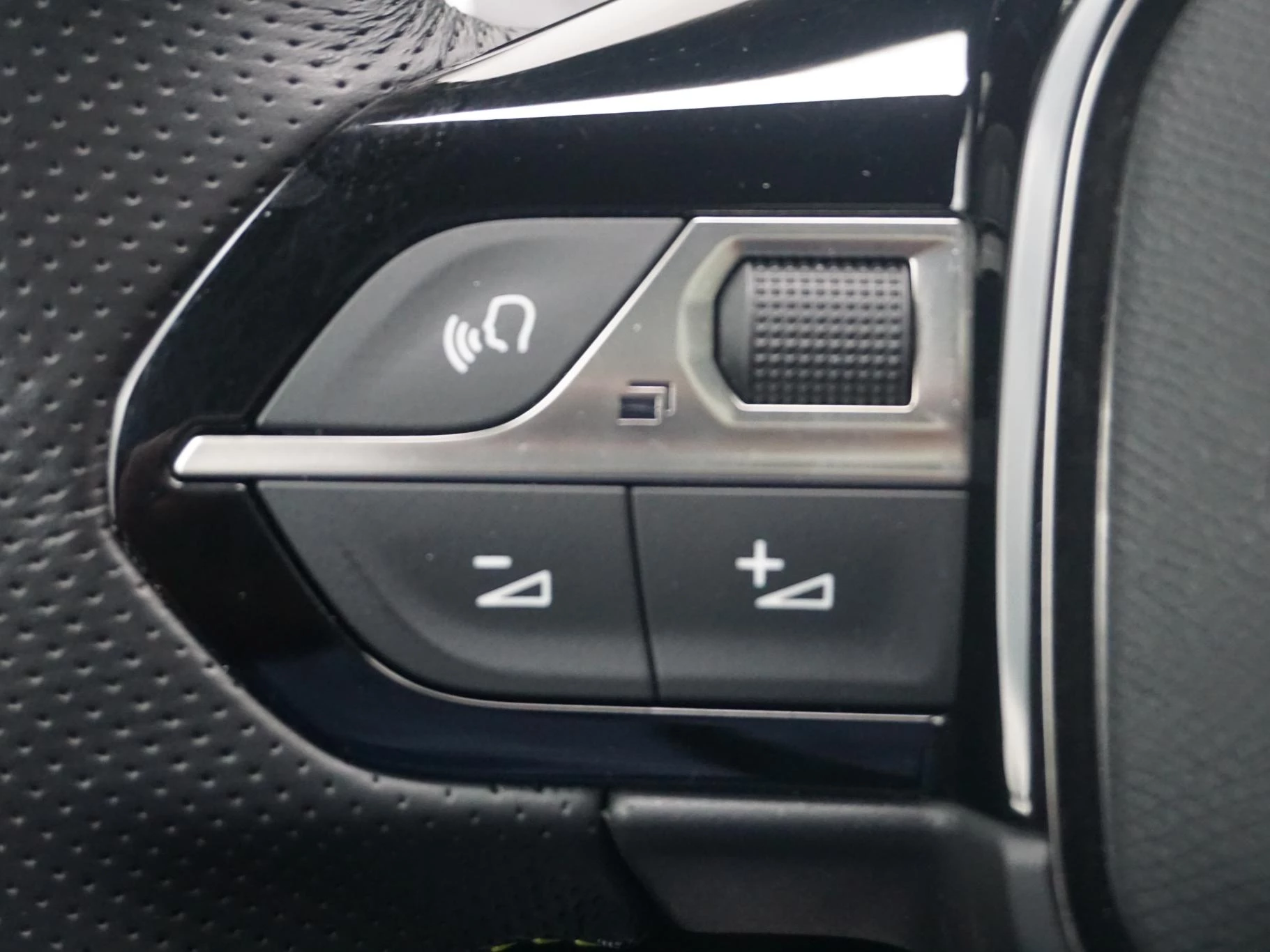 Hoofdafbeelding Peugeot e-2008