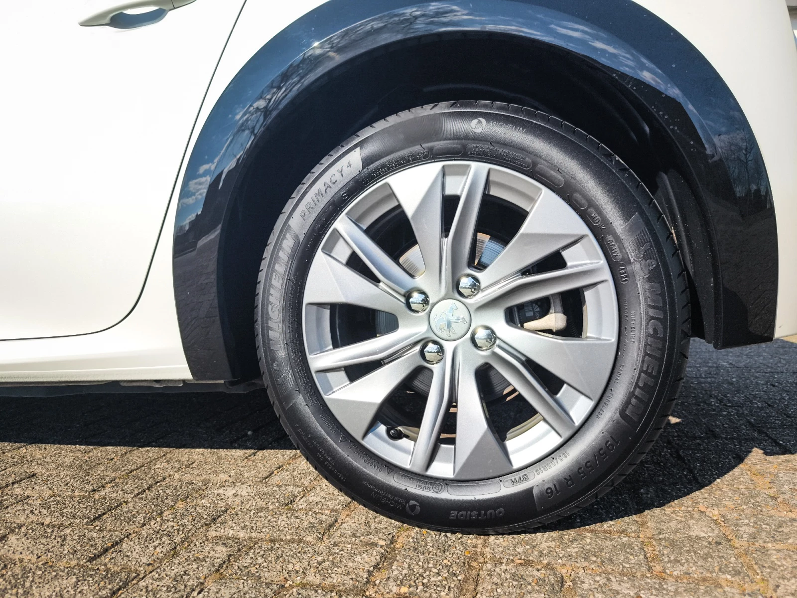 Hoofdafbeelding Peugeot e-208