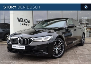 Hoofdafbeelding BMW 5 Serie BMW 5 Serie 545e xDrive High Executive Automaat / Schuif-kanteldak / Laserlight / Achteruitrijcamera / Adaptief onderstel / Stuurverwarming / Comfort Access / Head-Up / Stoelverwarming