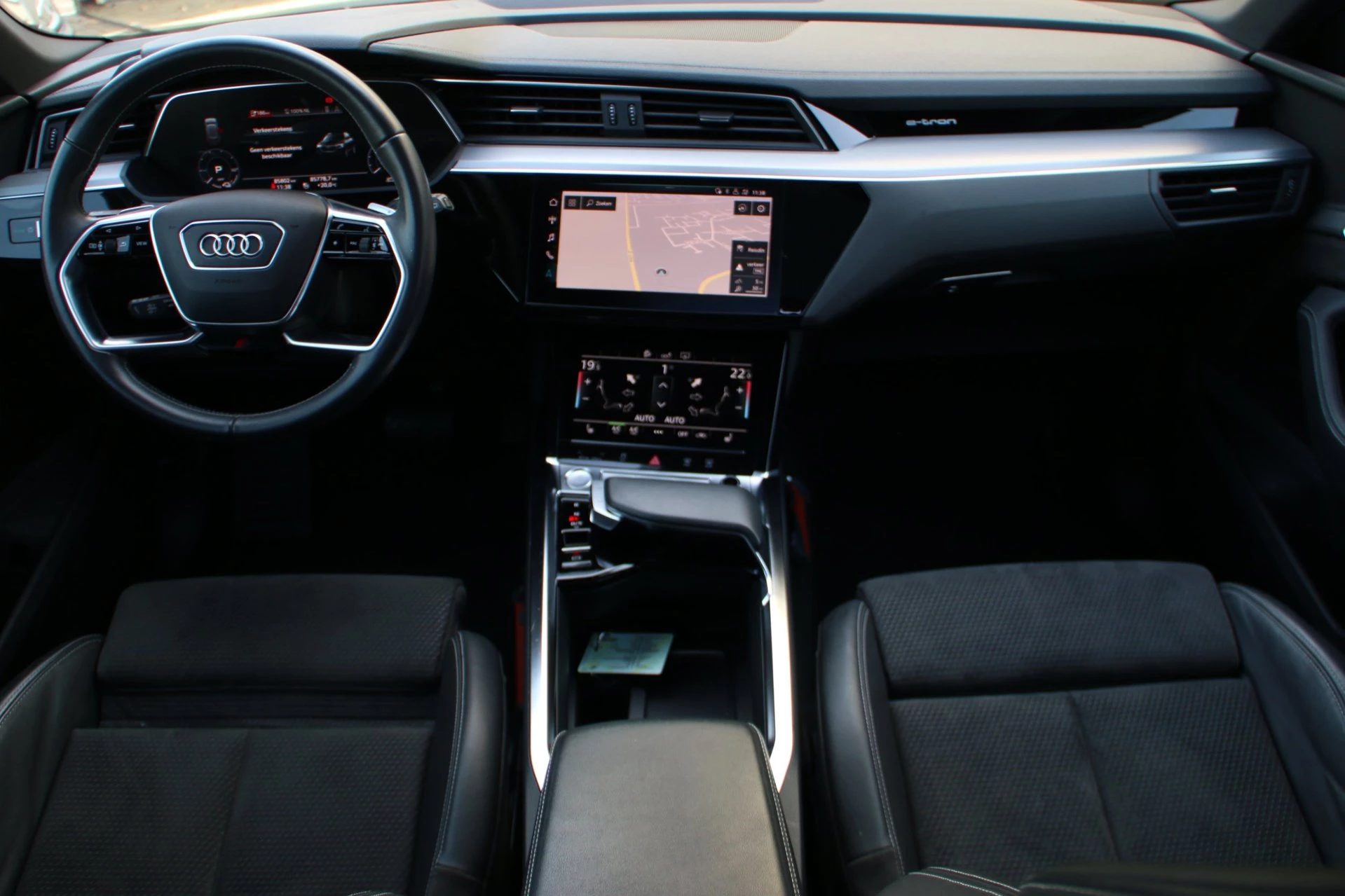 Hoofdafbeelding Audi e-tron