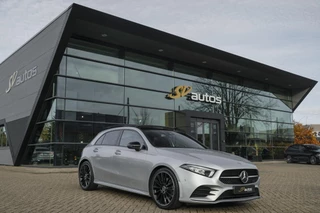 Mercedes-Benz A-klasse A220 AMG 190pk Panoramadak Widescreen Night pakket 19" LMV Sfeerverlichting