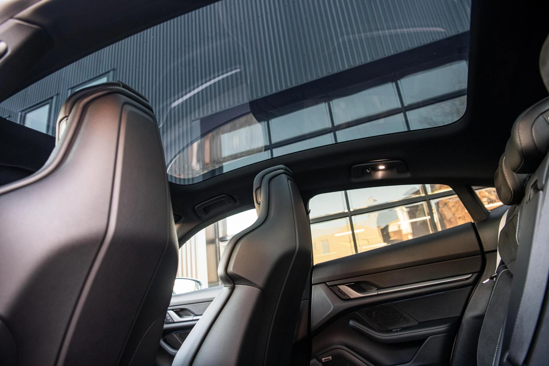 Hoofdafbeelding Porsche Taycan