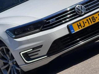 Volkswagen Passat Variant 1.4 TSI GTE Highline Executive - Oryx Parelmoer - Panorama/18" Monterey