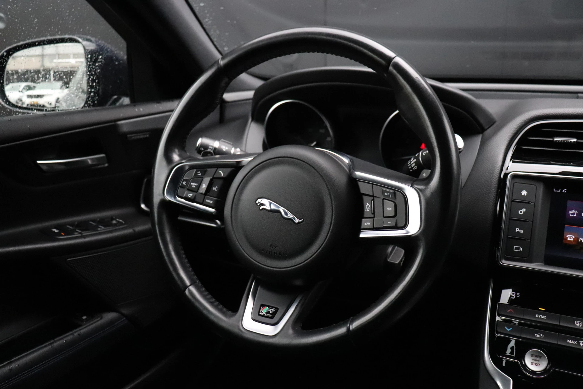 Hoofdafbeelding Jaguar XE