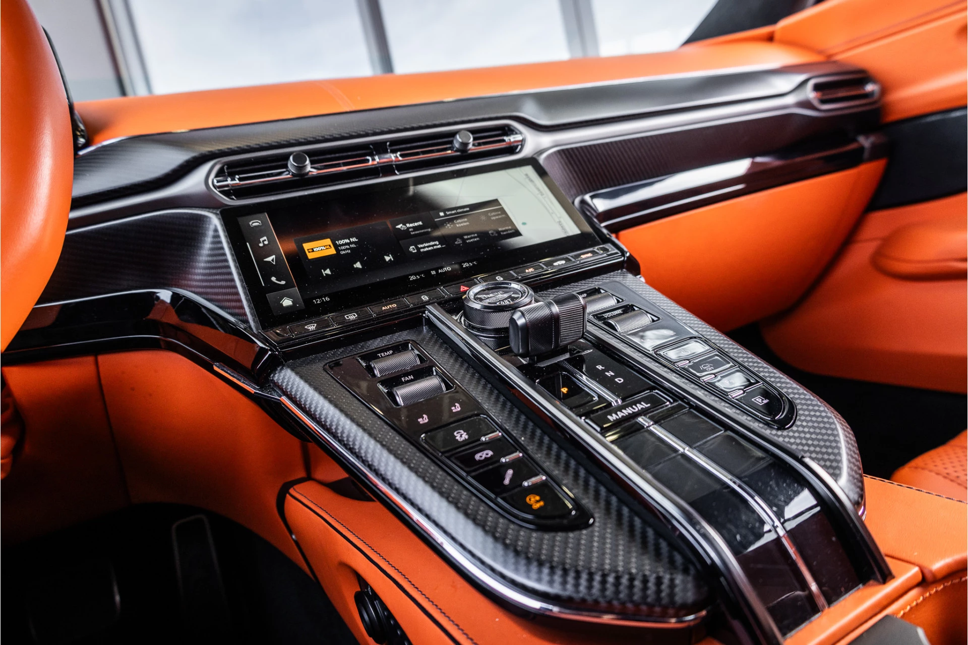 Hoofdafbeelding Aston Martin V8 Vantage