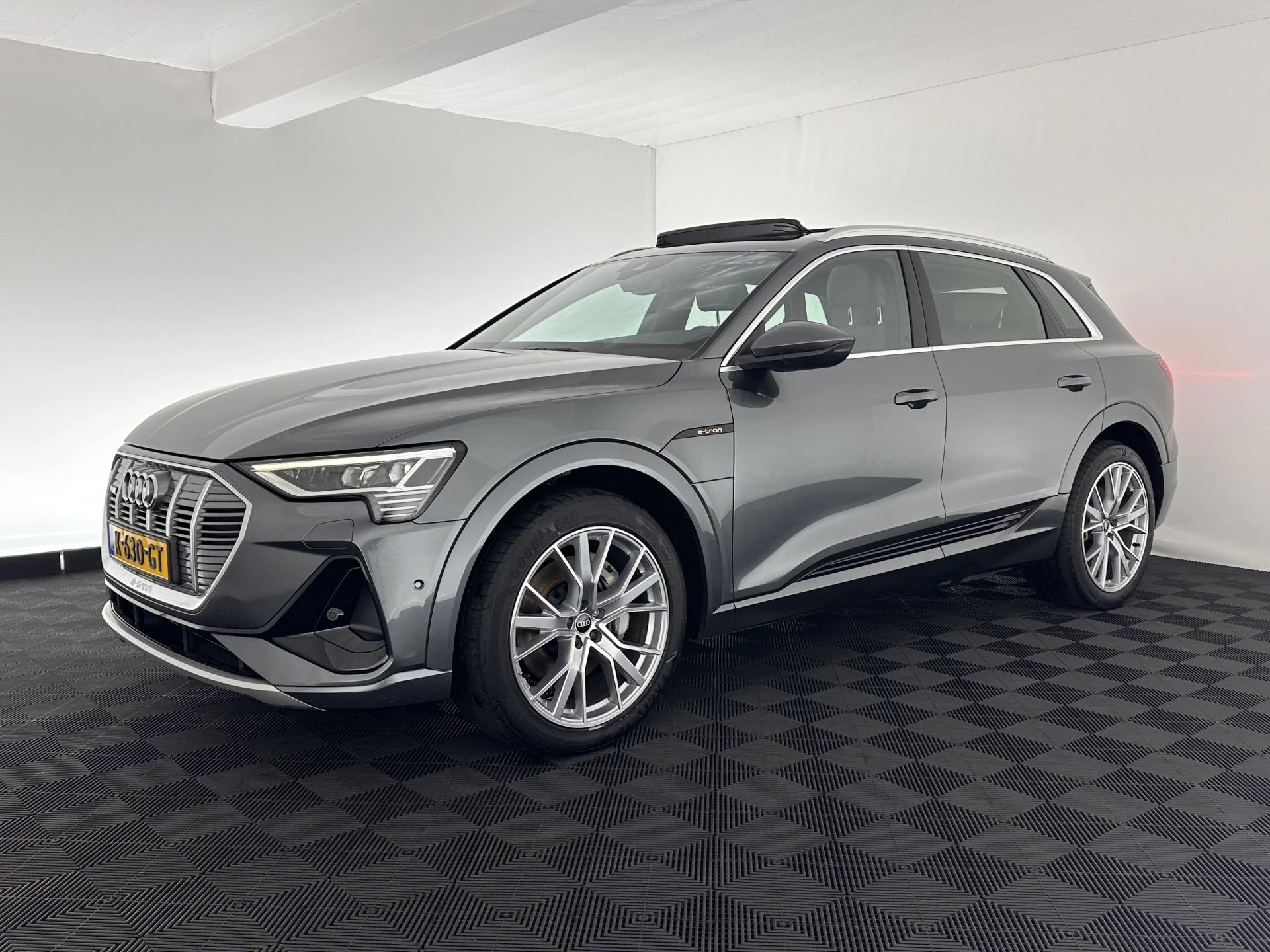 Hoofdafbeelding Audi e-tron