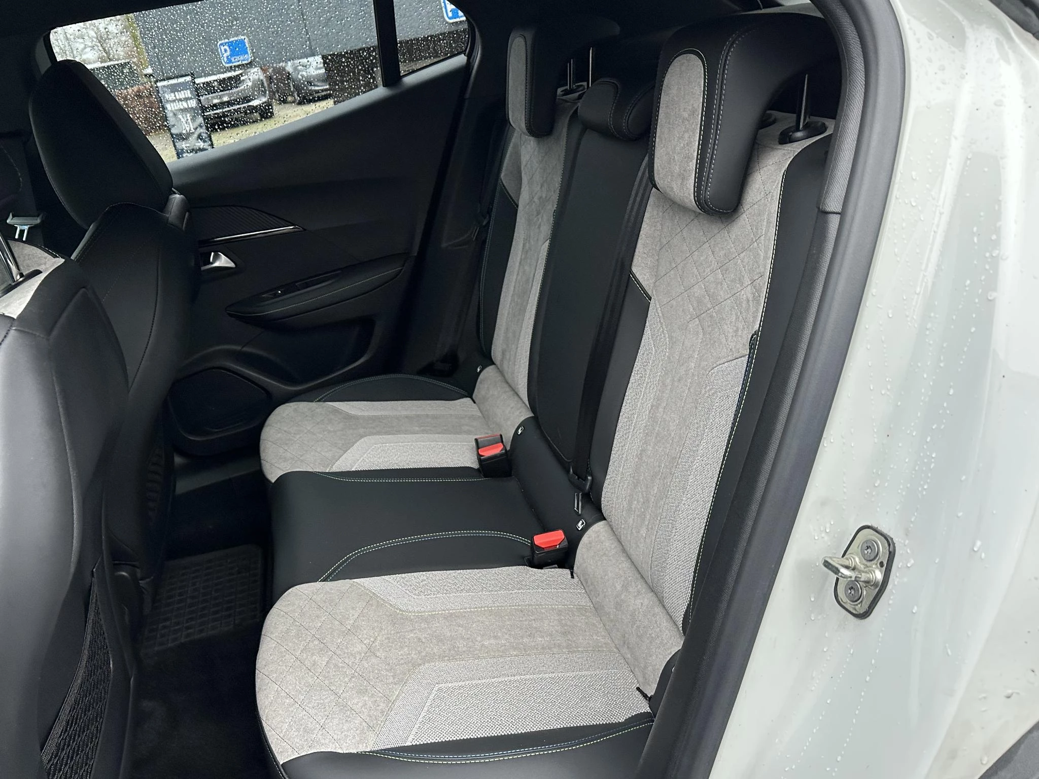 Hoofdafbeelding Peugeot e-2008